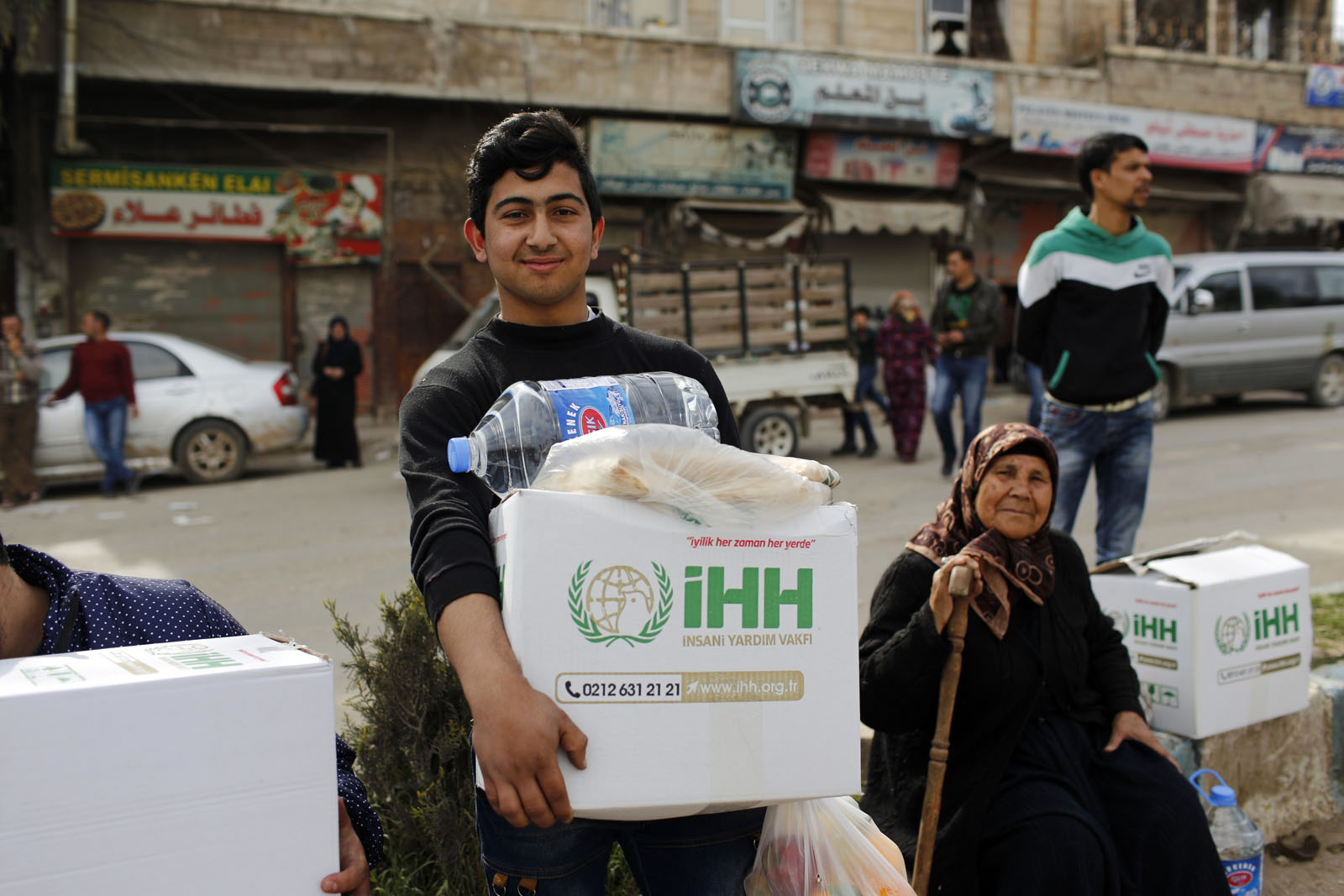 suriye-afrin-gida-paketi-dagitimi-20.03.2018-2.jpg