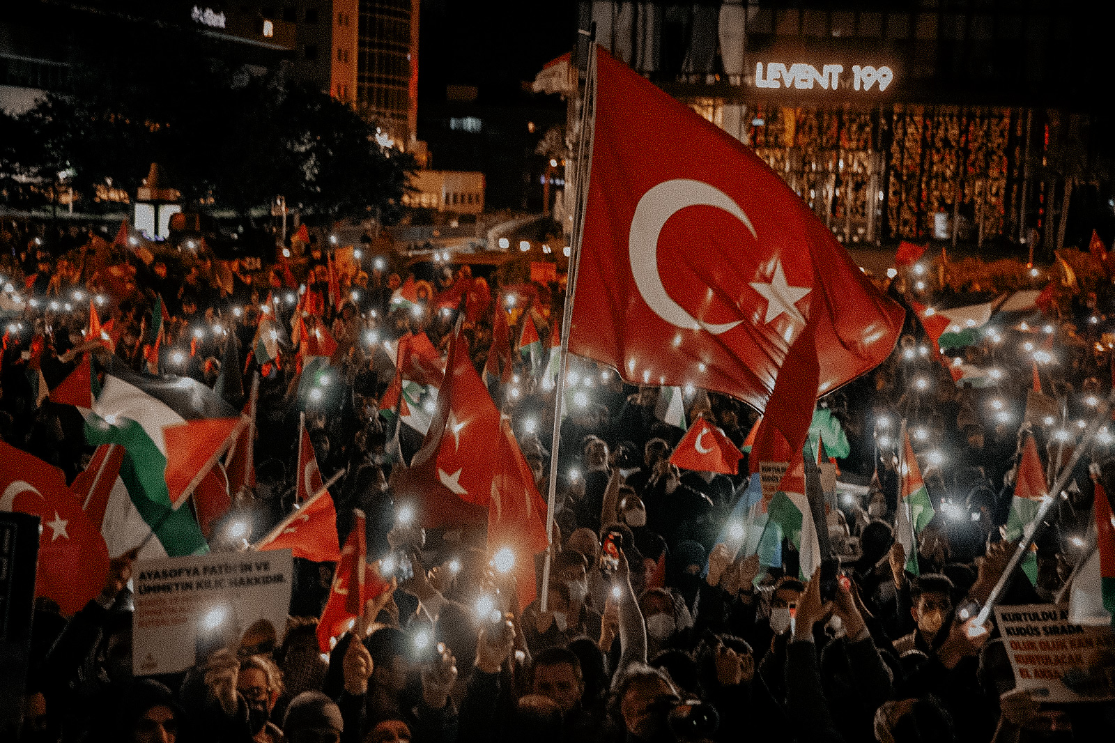 “İsrail güçten anlar!”