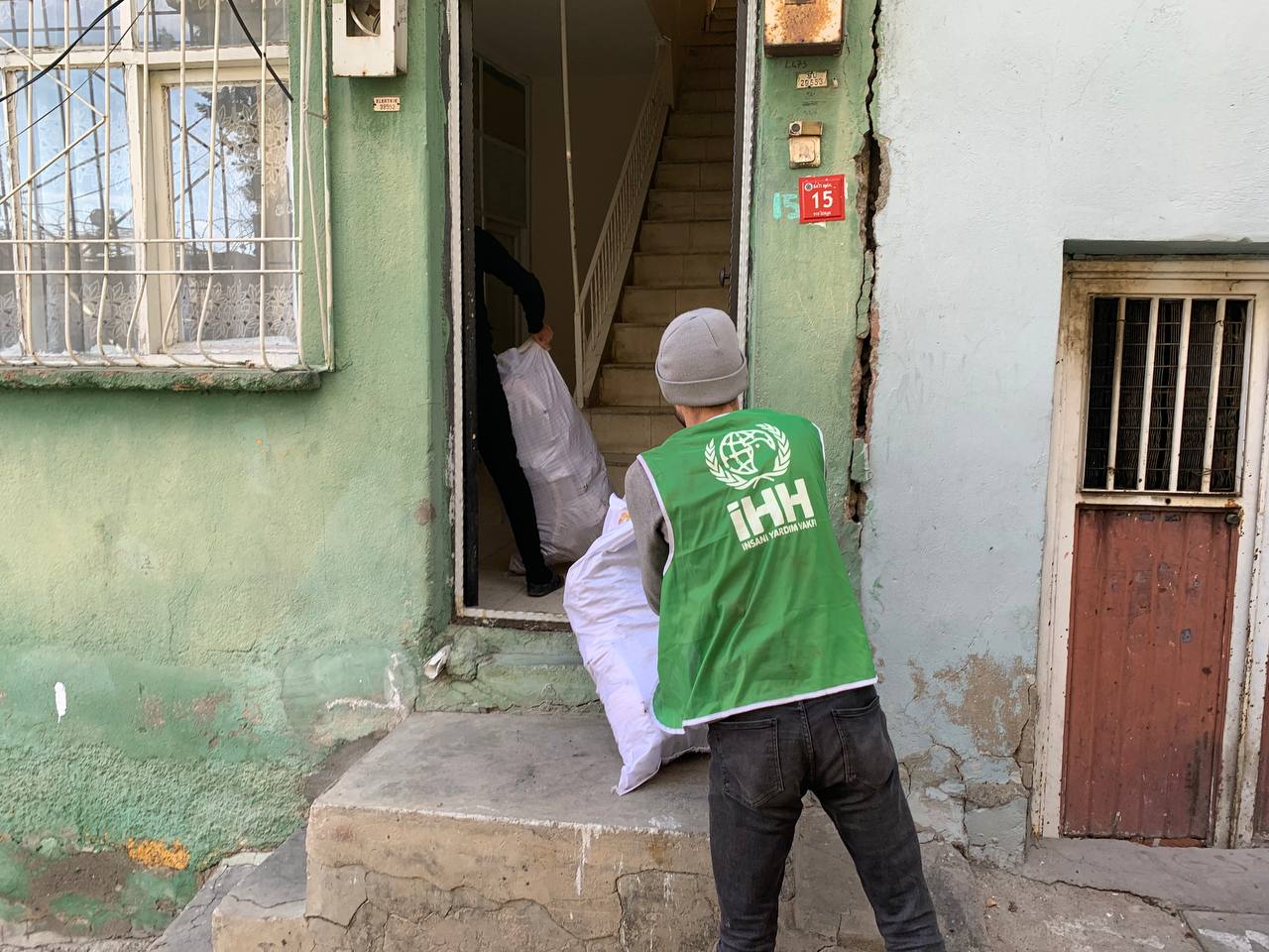ihhdan-turkiyede-binlerce-kisiye-kis-yardimi-.jpeg